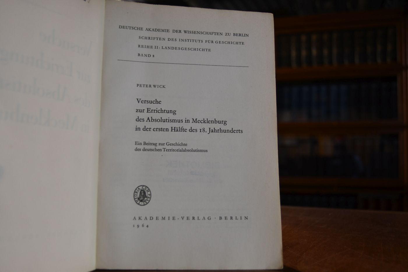 Versuche zur Errichtung des Absolutismus in Mecklenburg in der ersten Hälfte des 18. Jahrhunderts. Ein Beitrag zur Geschichte des deutschen Territorialabsolutismus.