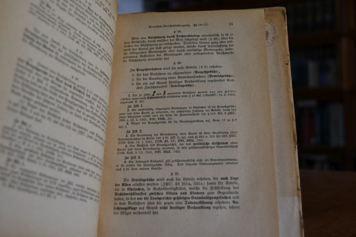 Die deutschen Kostengesetze. Textausgabe mit Hinweisen auf Ministerialverfügungen und gerichtliche Entscheidungen und mit Tabellen.