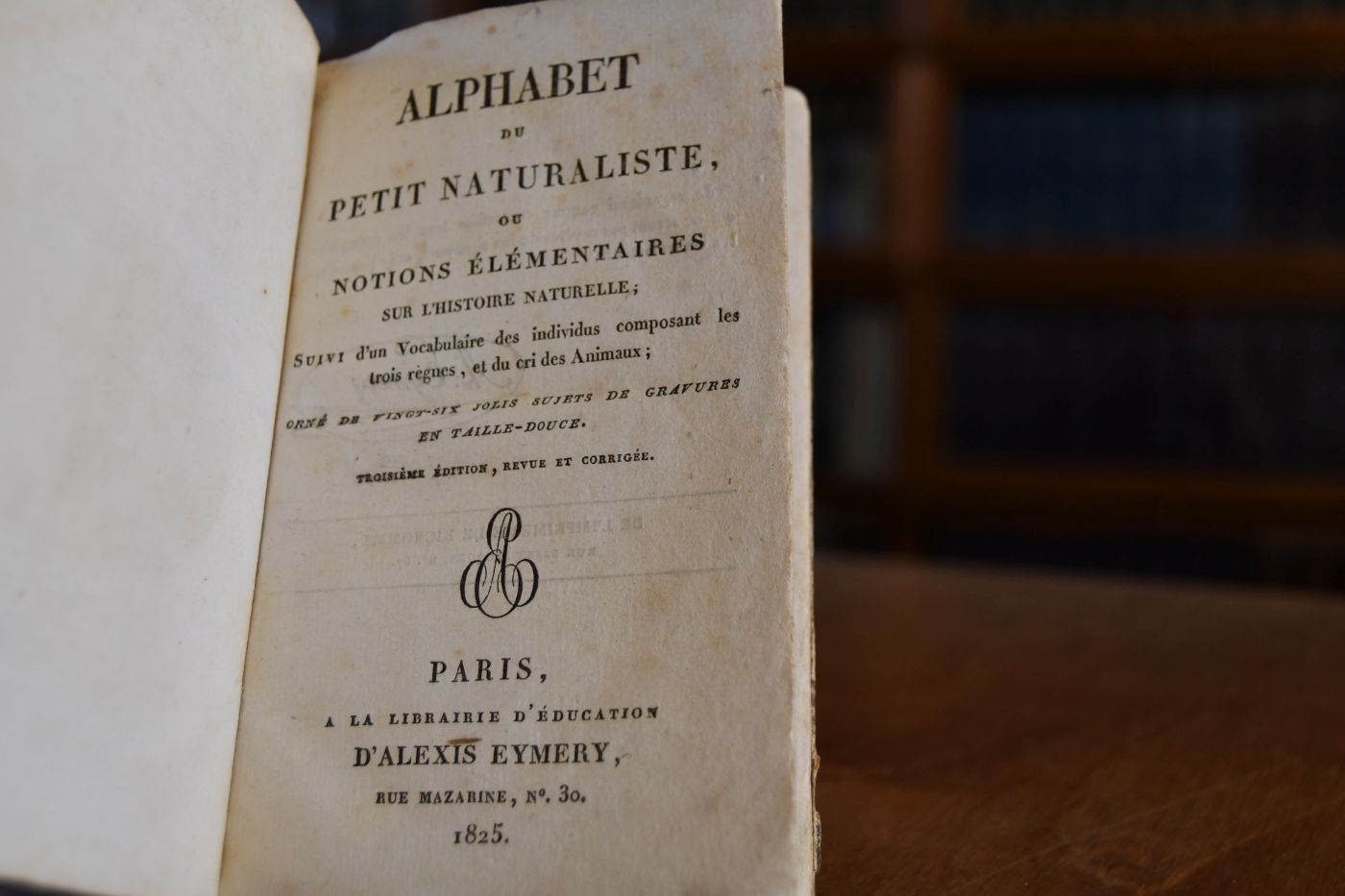 Alphabet du petit Naturaliste ou Notions elementaires sur l`Histoire naturelle suivi d`un vocabulaire des individus composant les trois regnes et du cri de tous les animaux.