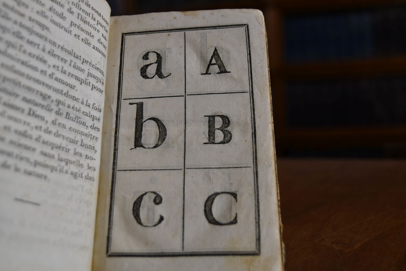 Alphabet du petit Naturaliste ou Notions elementaires sur l`Histoire naturelle suivi d`un vocabulaire des individus composant les trois regnes et du cri de tous les animaux.