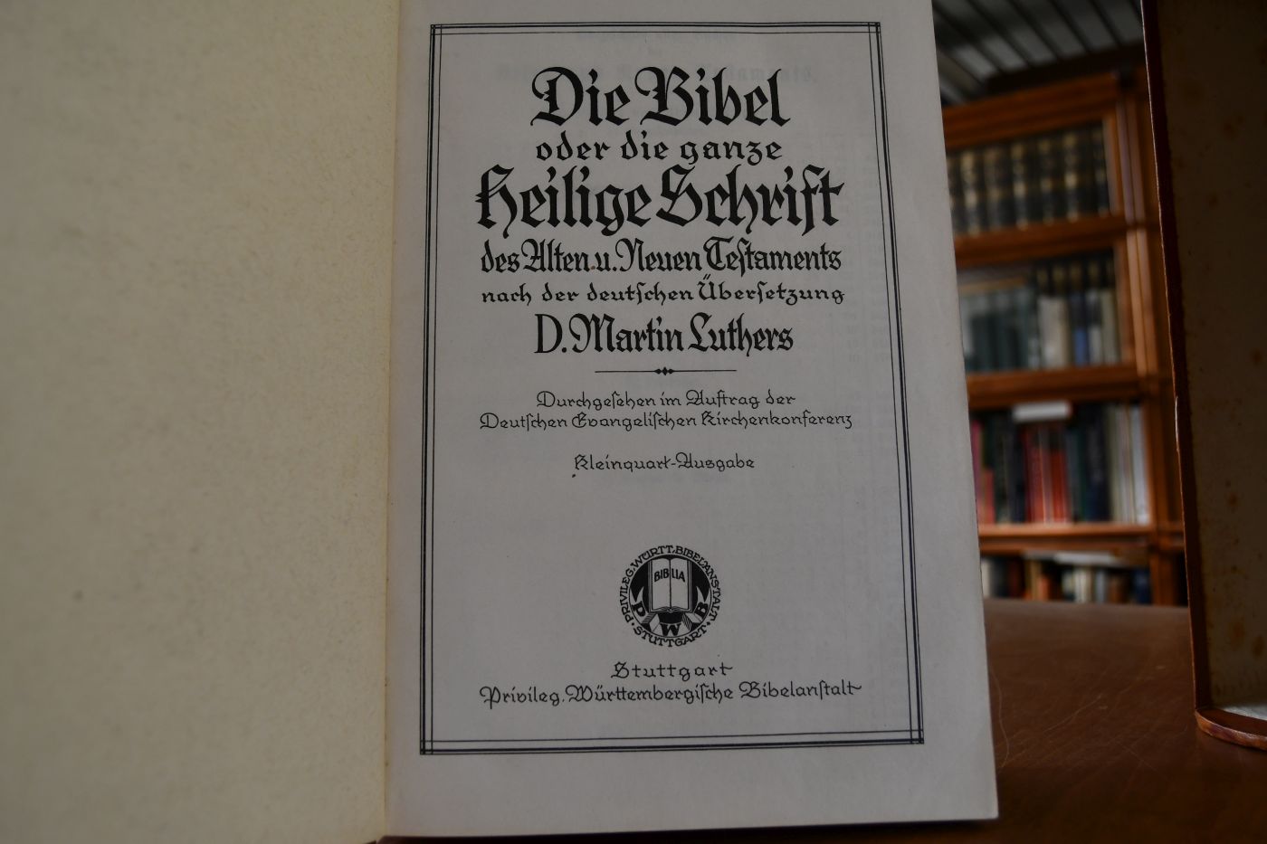 Die Bibel oder die ganze Heilige Schrift des Alten und Neuen Testaments nach der deutschen Übersetzung D. Martin Luthers. Durchgesehen im Auftrag der Deutschen Evangelischen Kirchenkonferenz. Mit Apokryphen.
