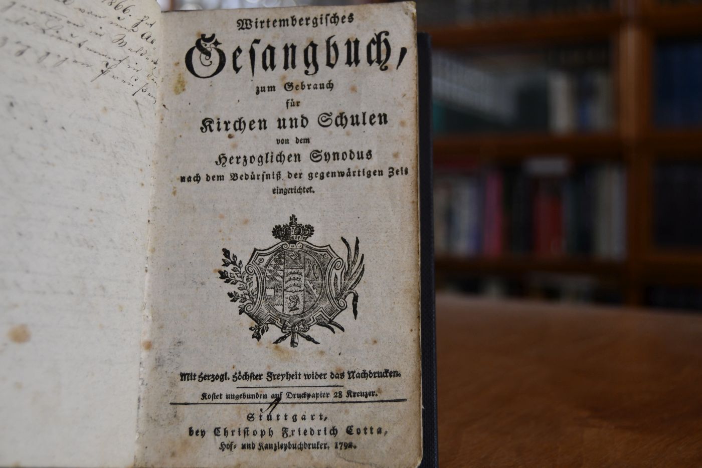 Wirtembergisches Gesangbuch, zum Gebrauch für Kirchen und Schulen von dem Herzoglichen Synodus nach dem Bedürfniß der gegenwärtigen Zeit eingerichtet. Beigebunden Sonn- Fest- und Feyertägliche Evangelien und Episteln.