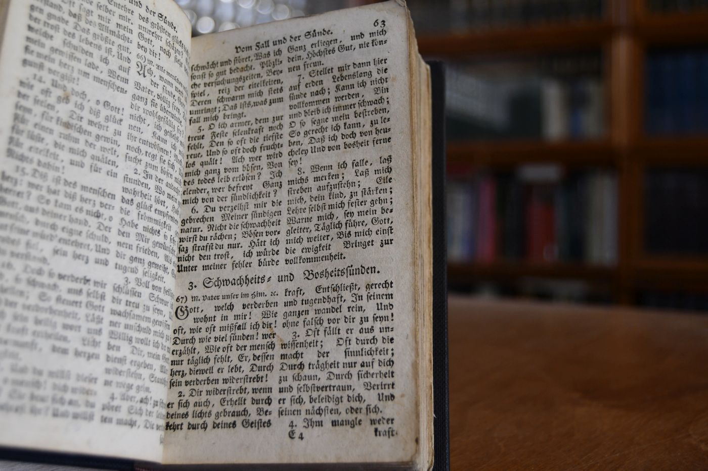 Wirtembergisches Gesangbuch, zum Gebrauch für Kirchen und Schulen von dem Herzoglichen Synodus nach dem Bedürfniß der gegenwärtigen Zeit eingerichtet. Beigebunden Sonn- Fest- und Feyertägliche Evangelien und Episteln.