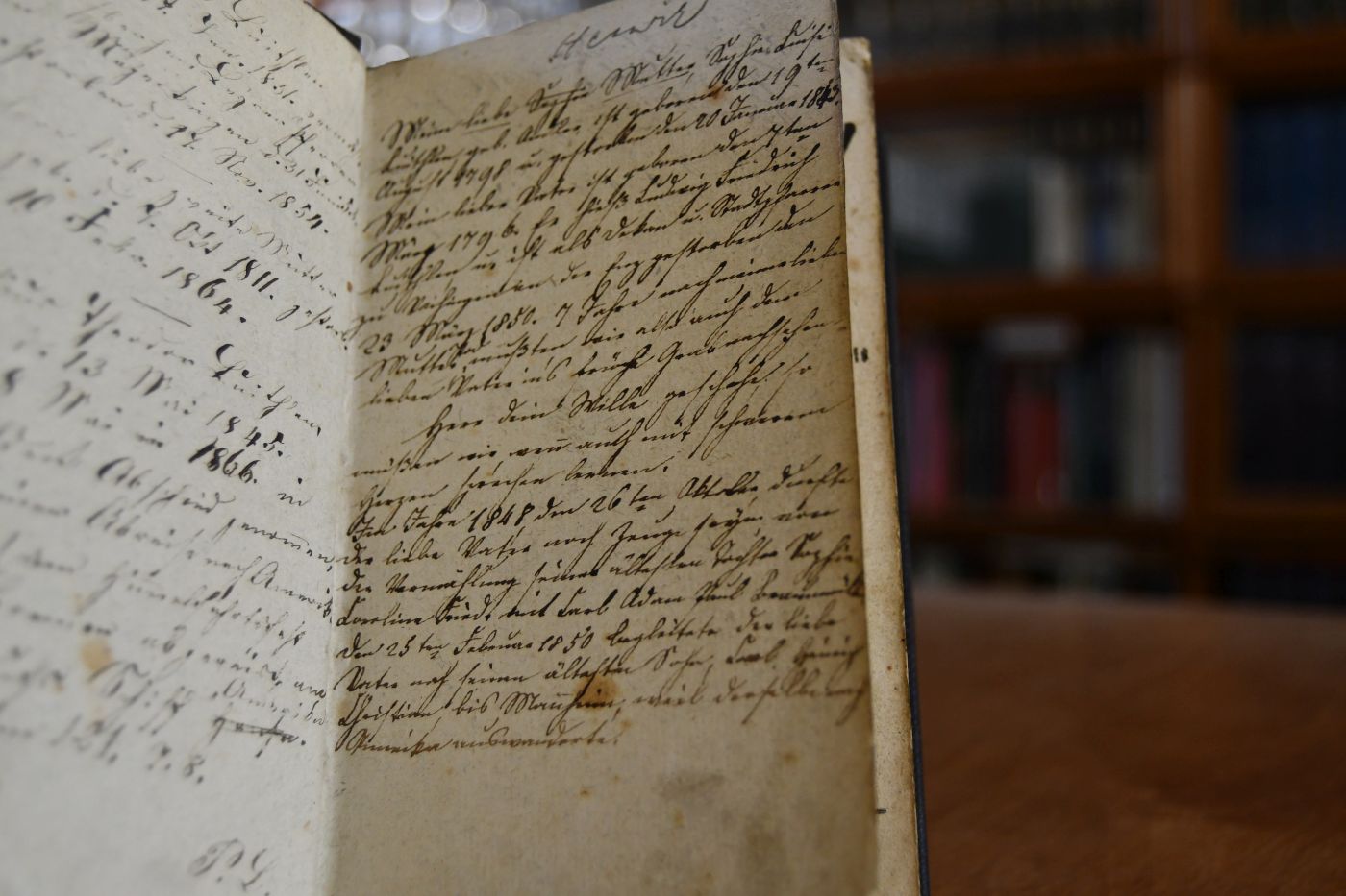 Wirtembergisches Gesangbuch, zum Gebrauch für Kirchen und Schulen von dem Herzoglichen Synodus nach dem Bedürfniß der gegenwärtigen Zeit eingerichtet. Beigebunden Sonn- Fest- und Feyertägliche Evangelien und Episteln.