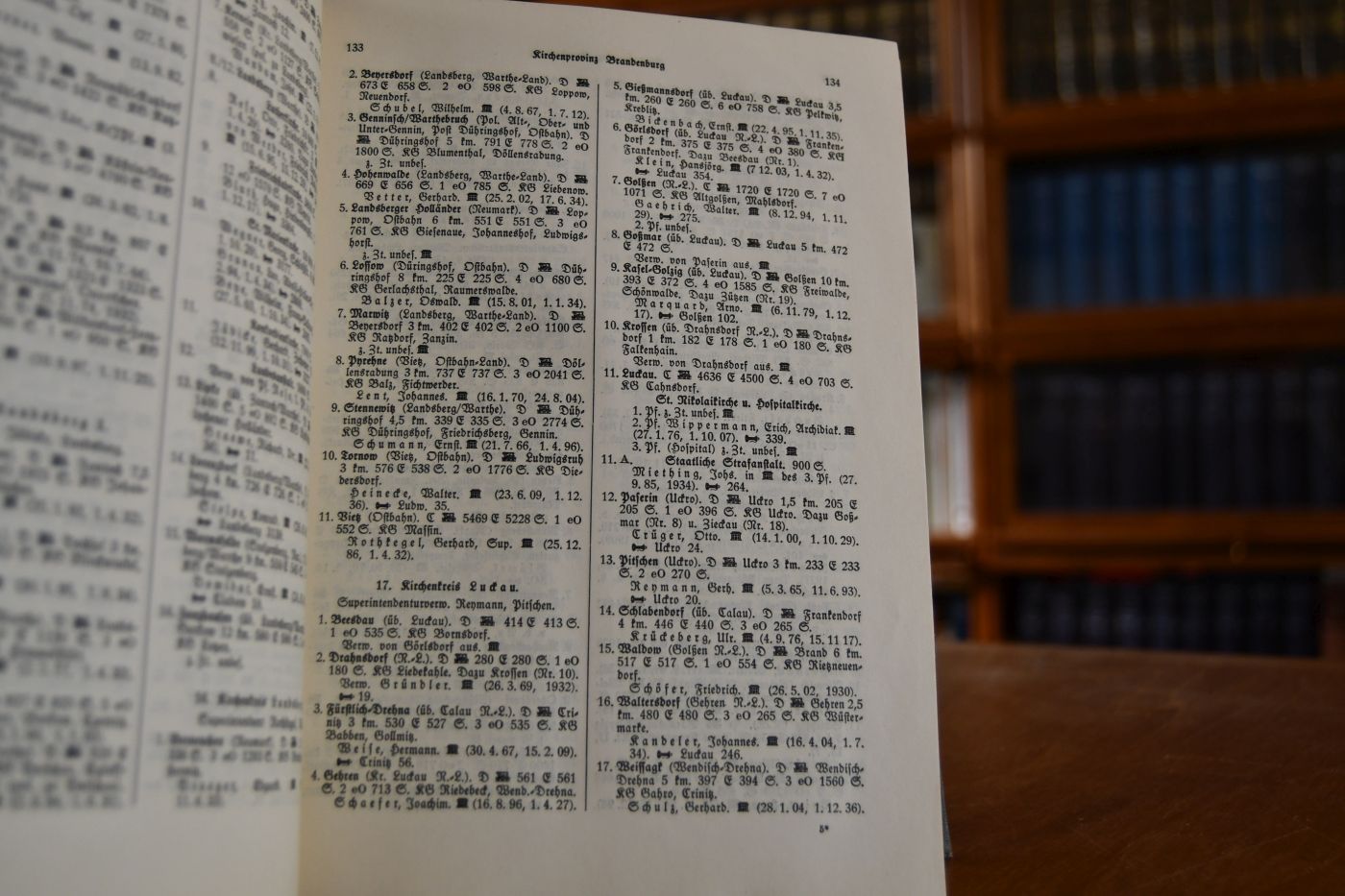 Deutsches Kirchliches Adreßbuch. Ein Führer durch die Deutsche Evangelische Kirche und die deutschen evangelischen Kirchen und Gemeinden außerhalb der Reichsgrenze. Unter Mitarbeit der kirchlichen Behörden.