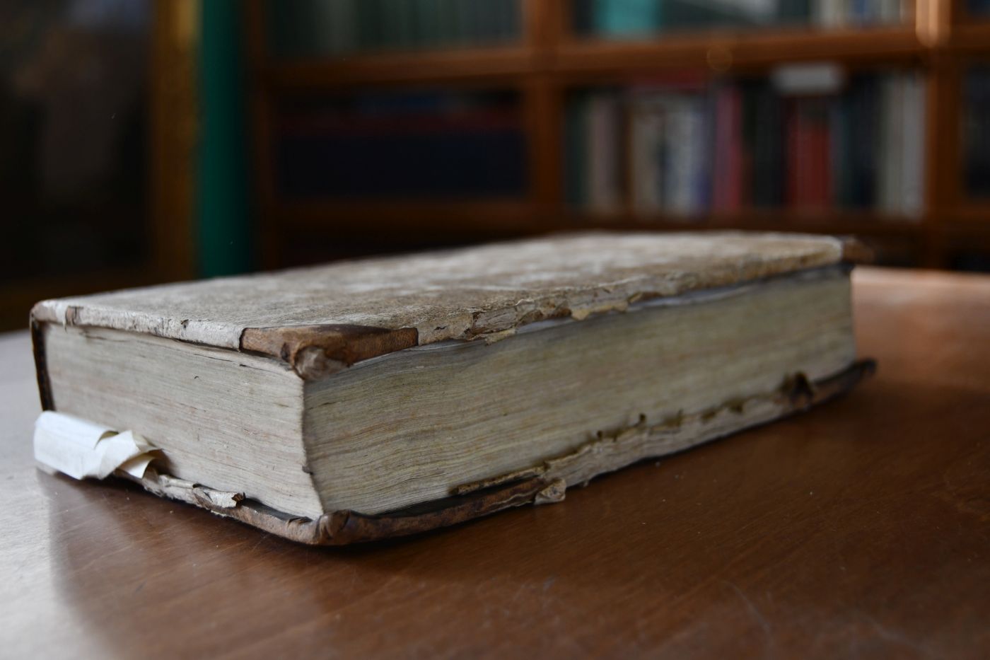 Les Aventures de Télémaque, fils d`Ulysse. Par feu Messire de Salignac de la Motte Fénélon etc. Nouvelle Edition, Enrichie de Figures en taille-douce et de Notes Historiques, Politiques, et Morales. 2 Teile in einem Band.