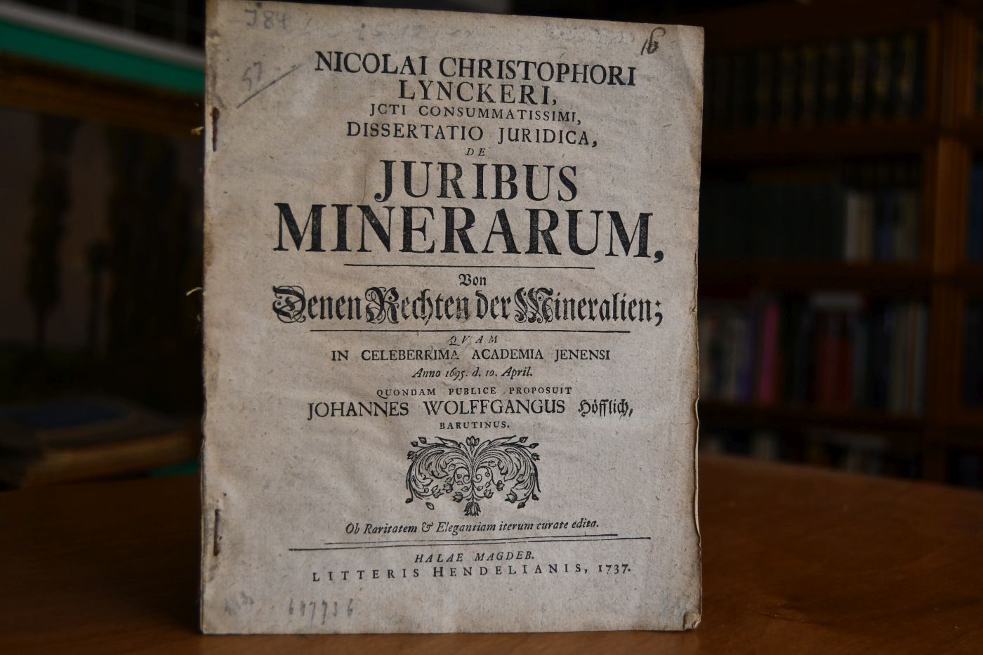 Nicolai Christophori Lynckeri Jcti consummatisimi, Dissertatio Juridica, de Juribus Minerarum, von Denen Rechten der Mineralien; quam in celeberrima Academia Jenensi Anno 1695, d. 10. April quondam publice proposuit Johannes Wolfgangus Höfflich, Barutinus.