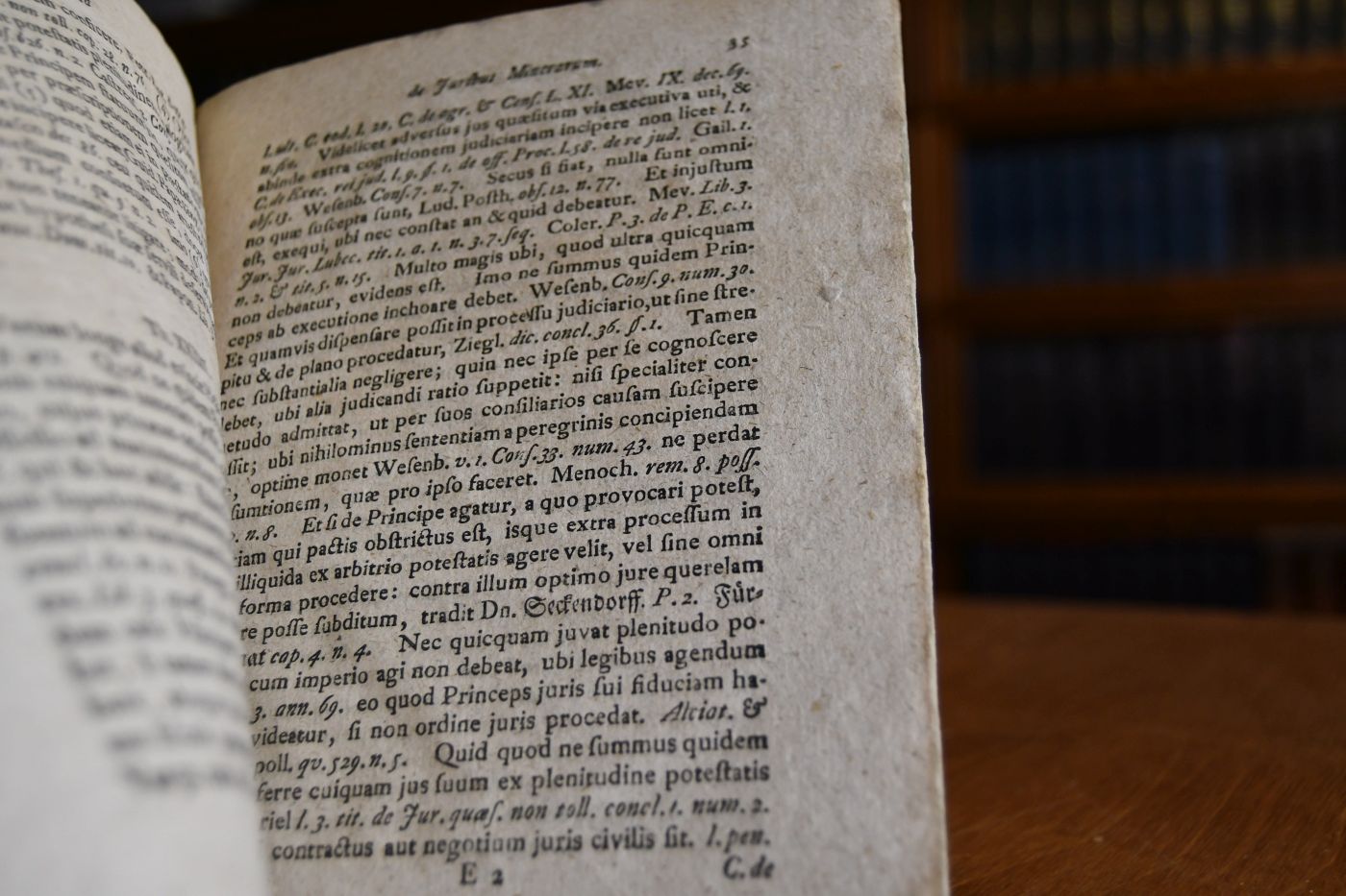 Nicolai Christophori Lynckeri Jcti consummatisimi, Dissertatio Juridica, de Juribus Minerarum, von Denen Rechten der Mineralien; quam in celeberrima Academia Jenensi Anno 1695, d. 10. April quondam publice proposuit Johannes Wolfgangus Höfflich, Barutinus.