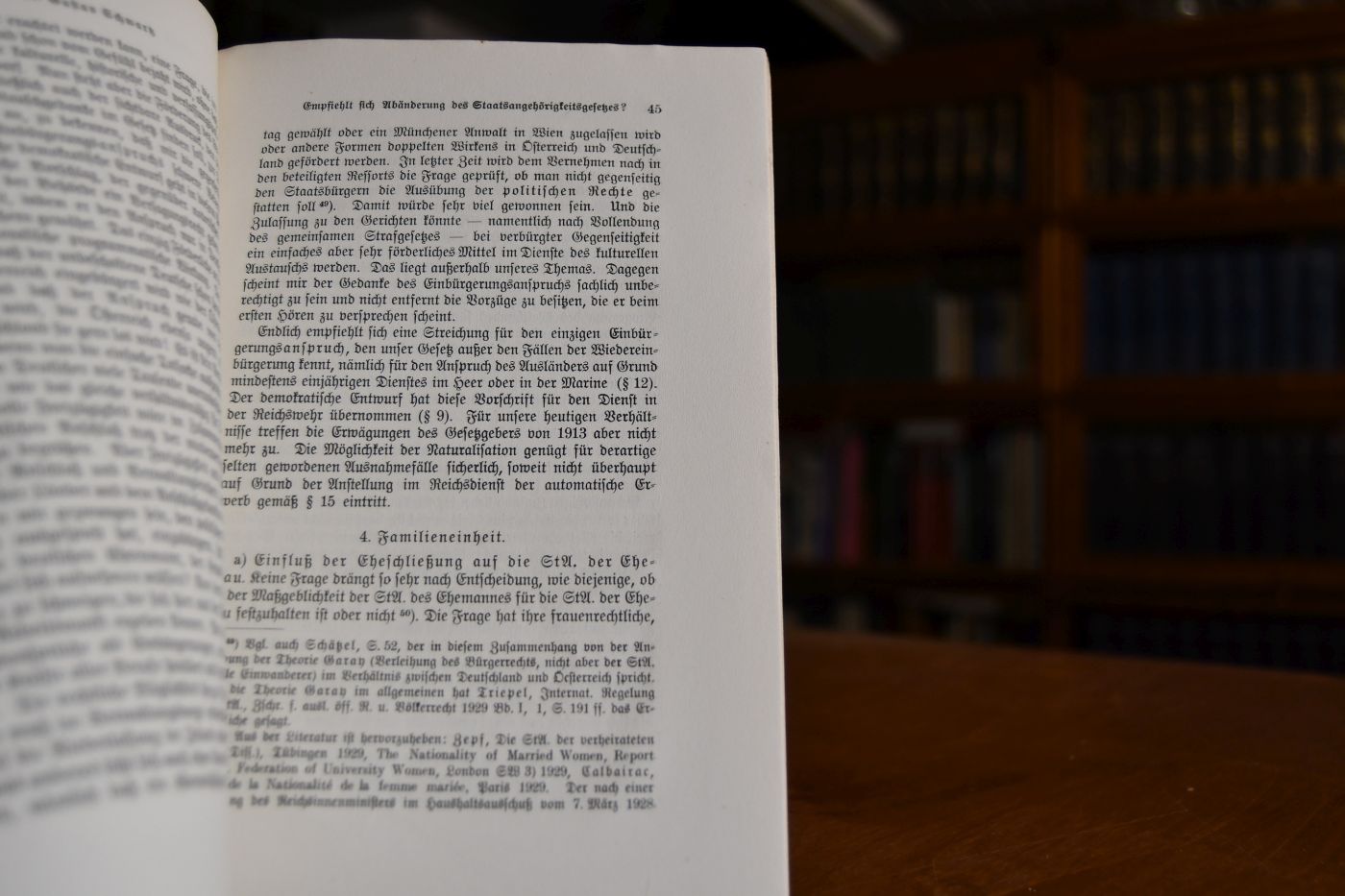 Gutachten des Herrn Rechtsanwalts Dr. Gustav Schwartz-Berlin über die Frage Empfielt es sich, das Reichs- und Staatsangehörigkeitsgesetz von 1913 in seinen grundsätzlichen Bestimmungen abzuändern?