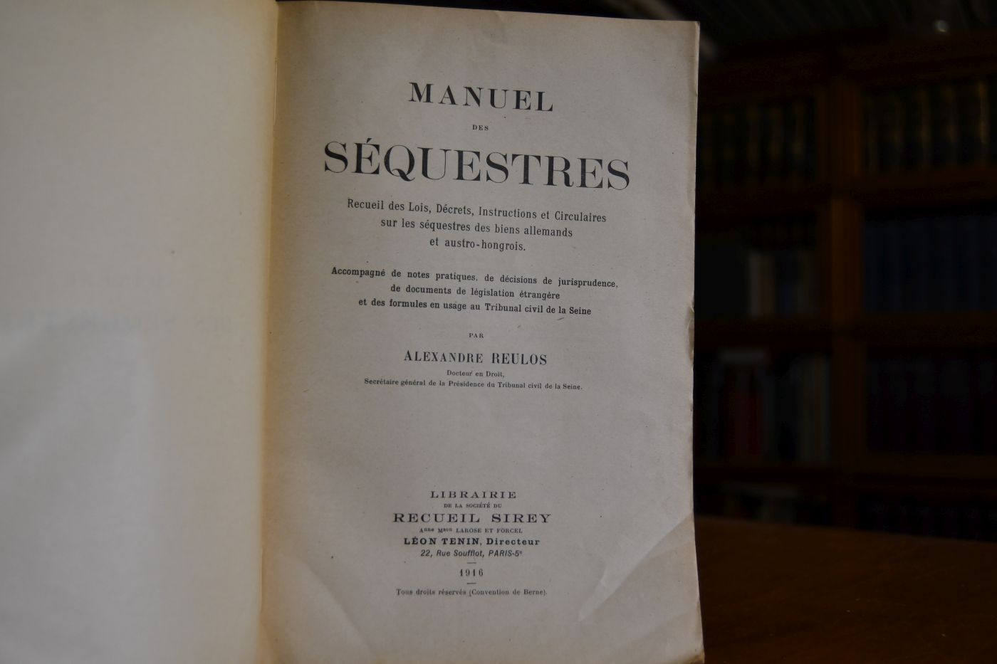Manuel des Sequestres. Recueil des lois, decrets, instructions et circulaires sur les sequestres des biens allemands et austro-hongrois.