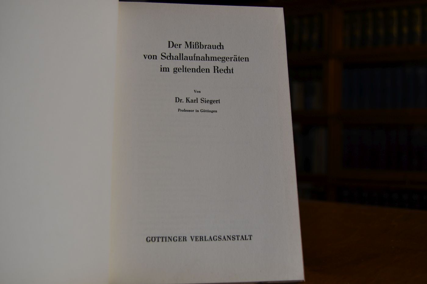 Der Mißbrauch von Schallaufnahmegeräten im geltenden Recht.