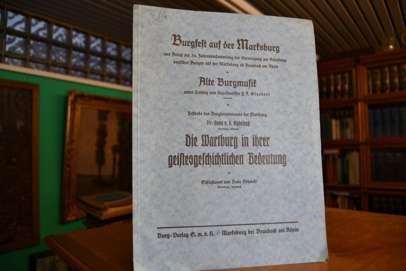 Burgfest auf der Marksburg aus Anlaß der 34. Jahresversammlung der Vereinigung zur Erhaltung deutscher Burgen auf der Marksburg ob Braubach am Rhein. Festrede des Burghauptmanns der Wartburg Hans v.d. Gabelentz Die Wartburg in ihrer geistesgeschichtlichen Bedeutung.