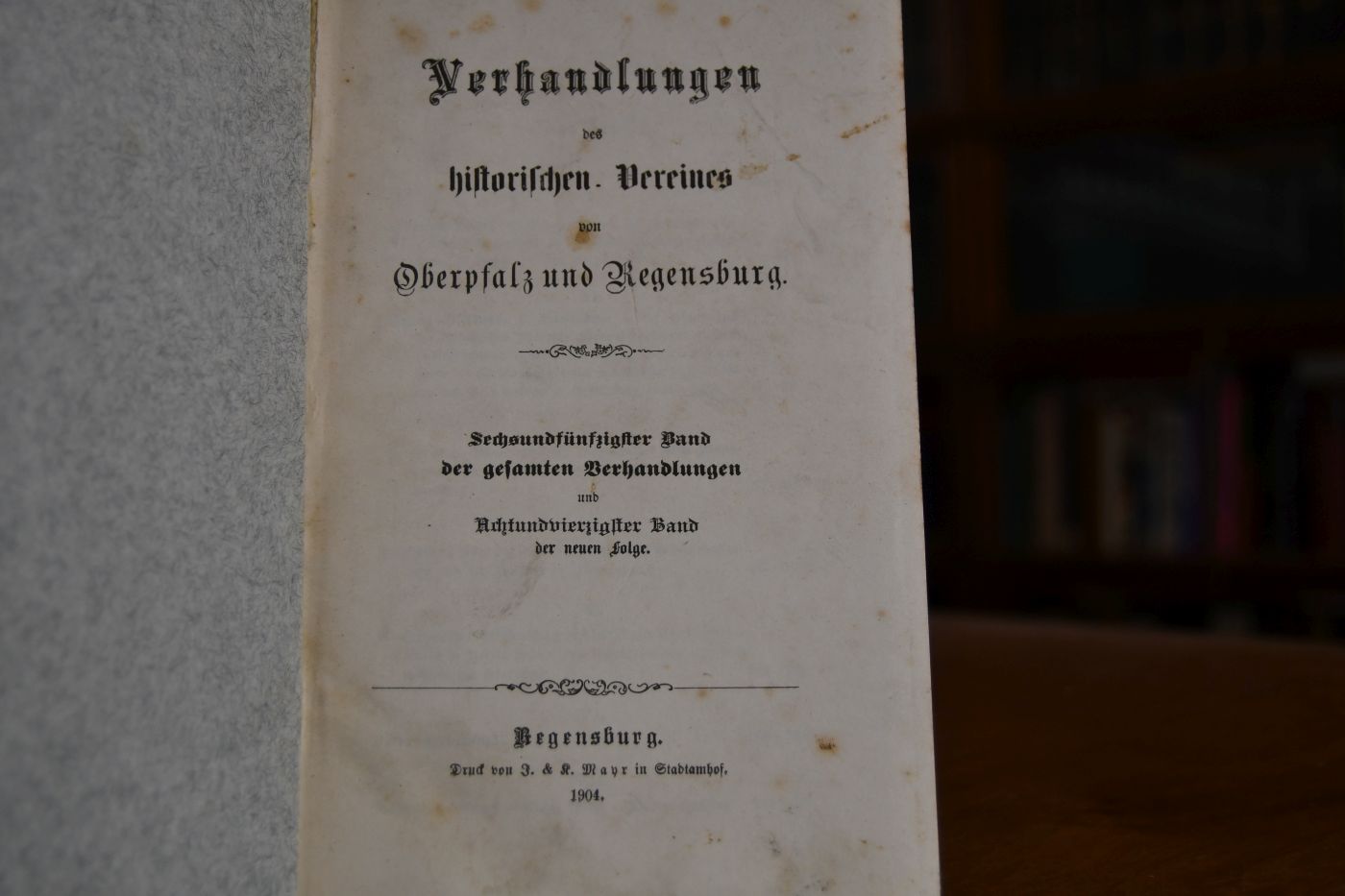 Verhandlungen des historischen Vereins für Oberpfalz und Regensburg. Sechsundfünfzigster (56.) Band der gesammten Verhandlungen und achtundvierzigster Band der neuen Folge. Beigebunden Stadtarchivar Heinisch Zur Baugeschichte des Regensburger Rathauses.