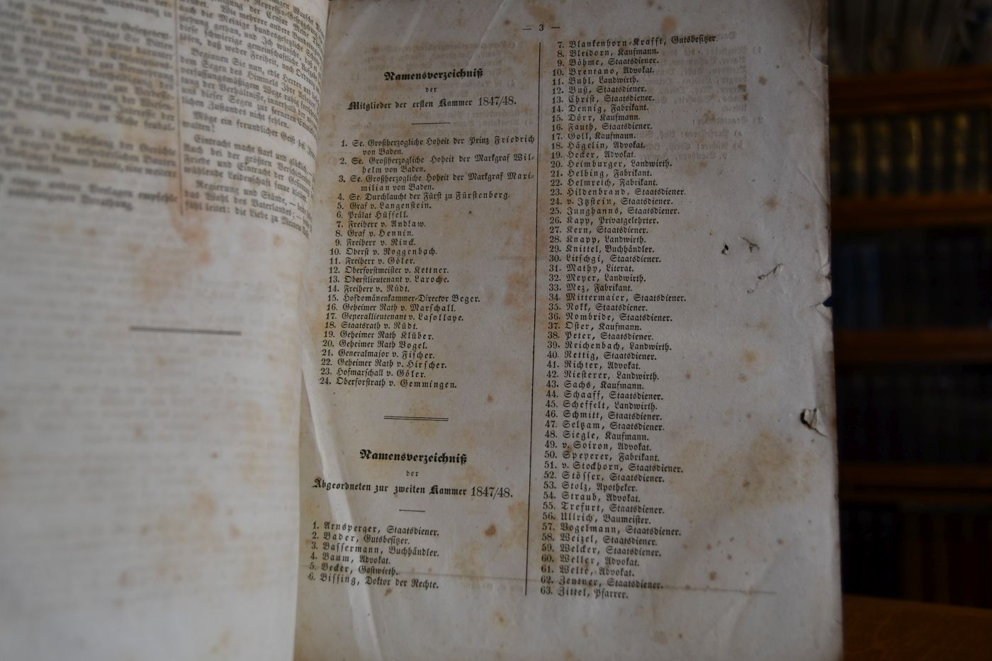 Badischer Landtagsbote. Beiblatt zur Karlsruher Zeitung. Konvolut von einzelnen, zum Teil unaufgeschnittenen Bogen der Einzelnummern. Insgesamt erschienen vom Dezember 1847 bis Juni 1848 166 Nummern. Hiervon fehlen in diesem Konvolut die Nummern 7, 63, 64, 72, 73, 114, 128, 154,158, 160-166. Doppelt vorhanden sind die Nummern 2 und 132.