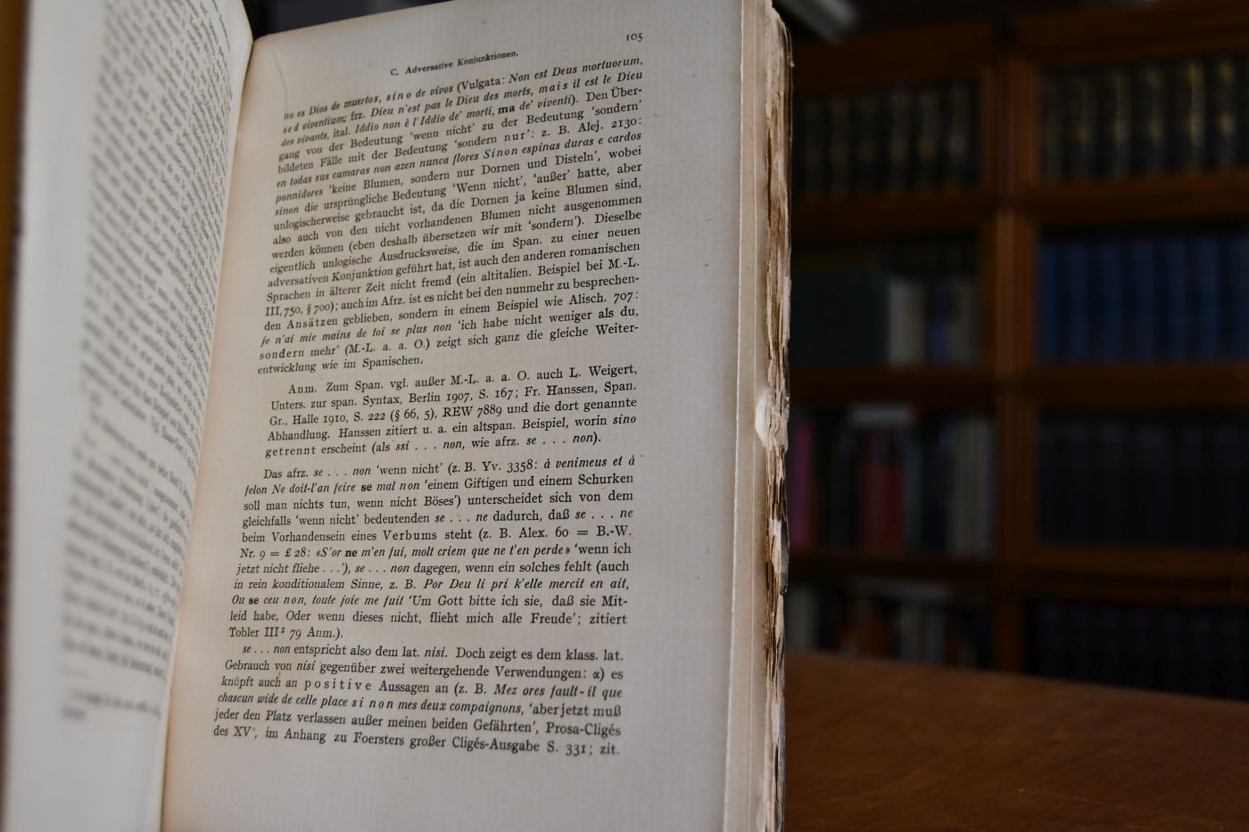 Historische französische Syntax. Band 1 (von 3) Definition der Syntax - Syntaktische Methoden - Allgemeines über Satzverknüpfung u. Konjunktionen - Beigeordnete Sätze - Que-Sätze, Sätze mit si, quand und comme.