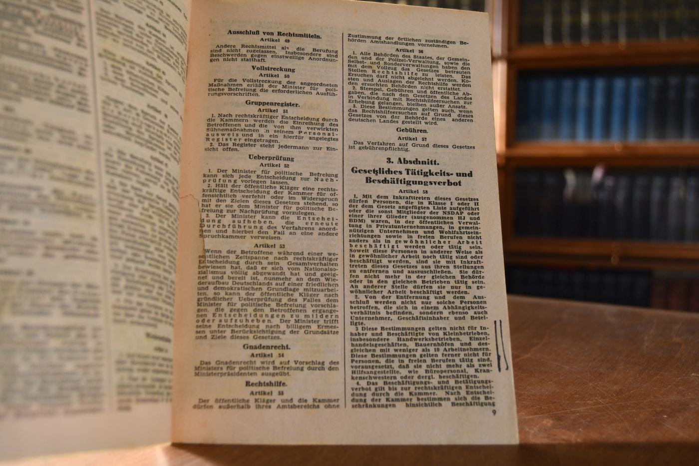 Gesetz (v. 5.3.1946) zur Befreiung vom Nationalsozialismus und Militarismus.