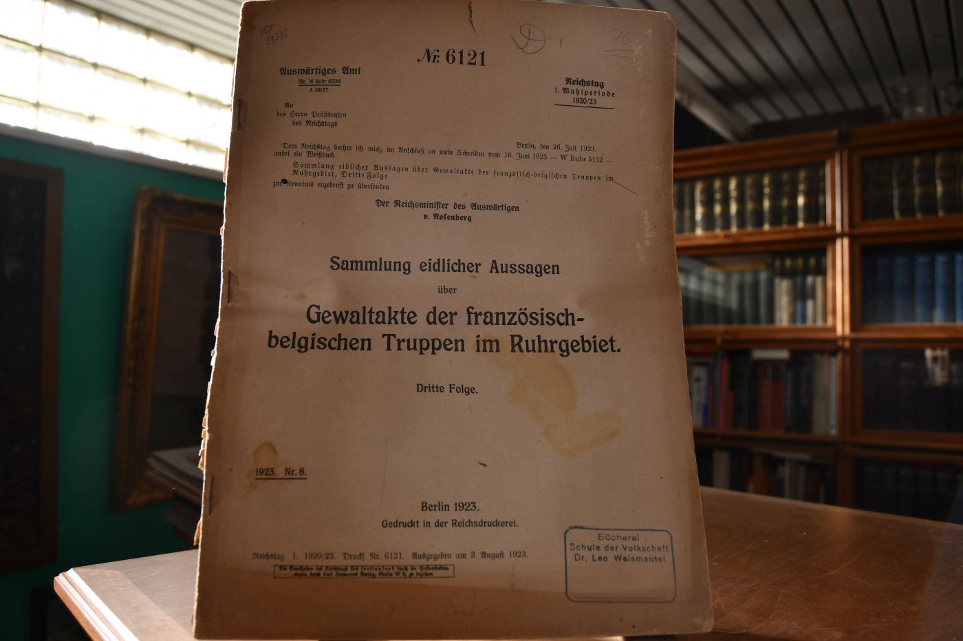 Sammlung eidlicher Aussagen über Gewaltakte der französisch - belgischen Truppen im Ruhrgebiet. ( 3.Folge). Reichstag Drucksache 6121, ausgegeben am 3. August 1923.