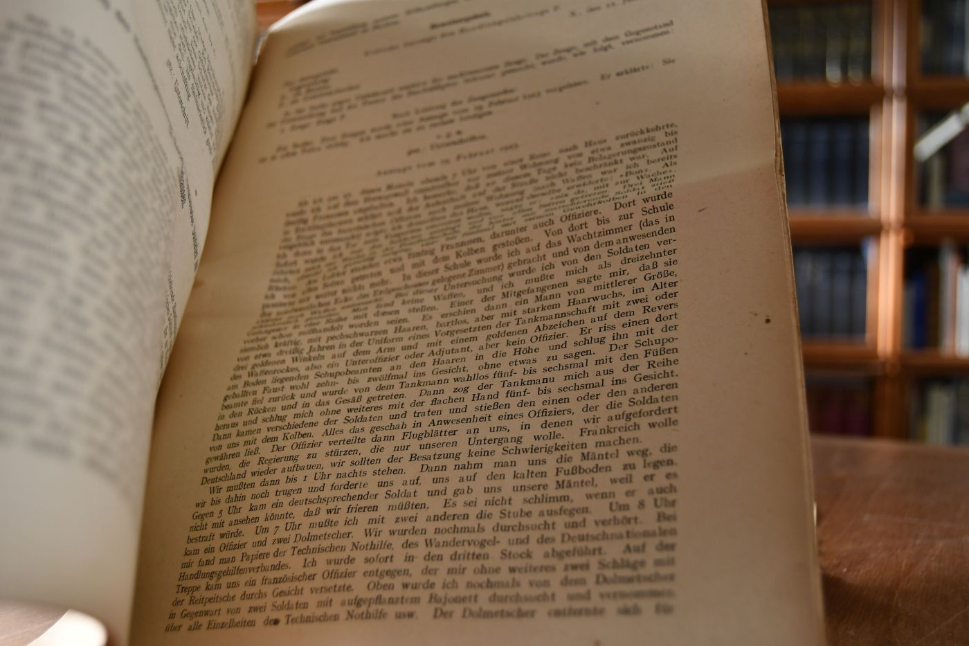 Sammlung eidlicher Aussagen über Gewaltakte der französisch - belgischen Truppen im Ruhrgebiet. ( 3.Folge). Reichstag Drucksache 6121, ausgegeben am 3. August 1923.