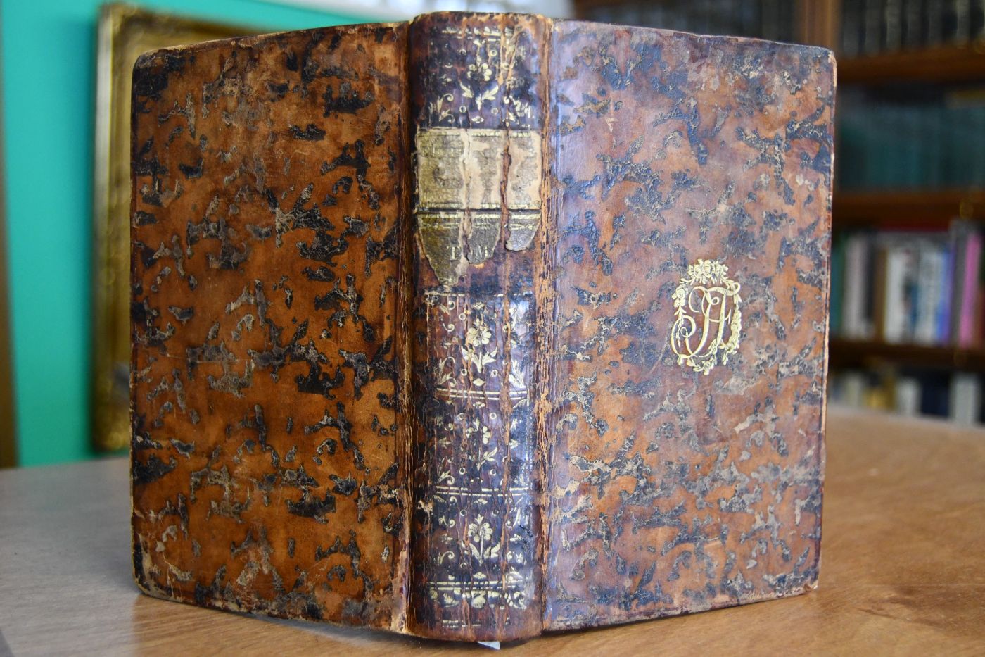 Dictionnaire portatif de santé dans lequel tout le monde peut prendre une connoissance suffisante de toutes les maladies, des différens signes qui les caractérisent chacune en particulier, des moyens les plus sûrs pour s`en préserver, ou des remedes les plus efficaces pour se guèrir, & enfin de toutes les instructions nécessaires pour être soi-même son propre médecin / par M.*** & M. de B***. Tome premier (apart).