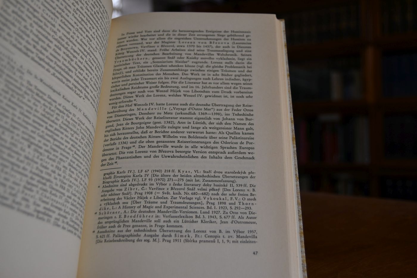 Die Literatur des Mittelalters in Böhmen. Deutsch-Lateinisch-Tschechische Literatur vom 10. bis zum 15. Jahrhundert.