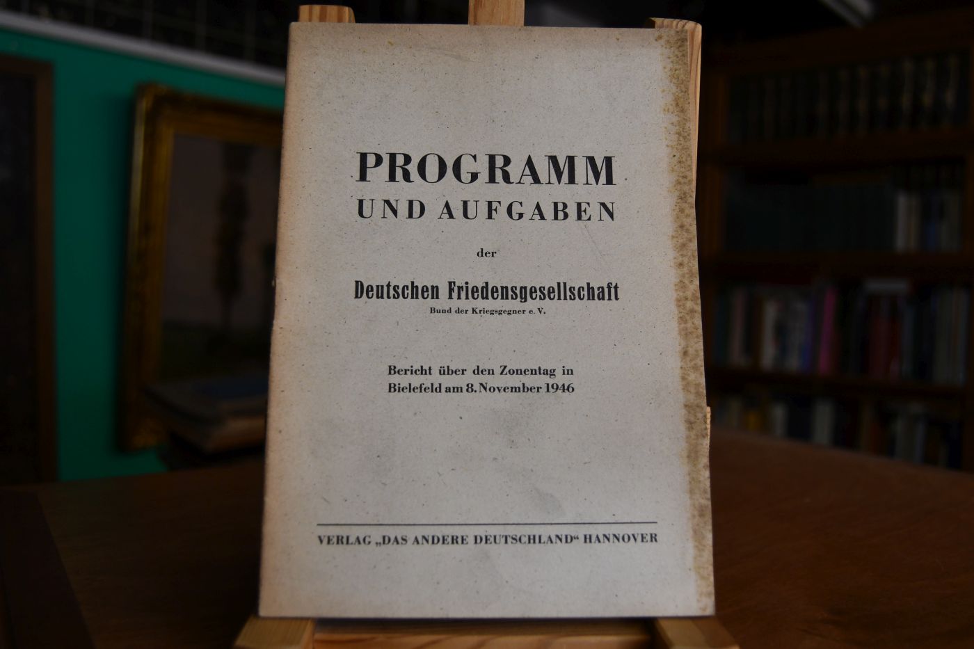 Programm und Aufgaben der Deutschen Friedensgesellschaft Bund der Kriegsgegner e.V. Bericht über den Zonentag in Bielefeld am 8. November 1946.