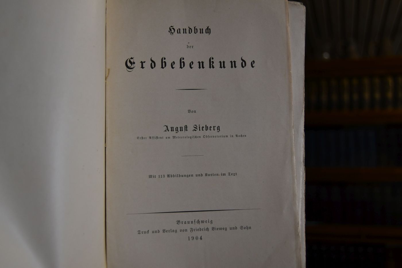 Handbuch der Erdbebenkunde.