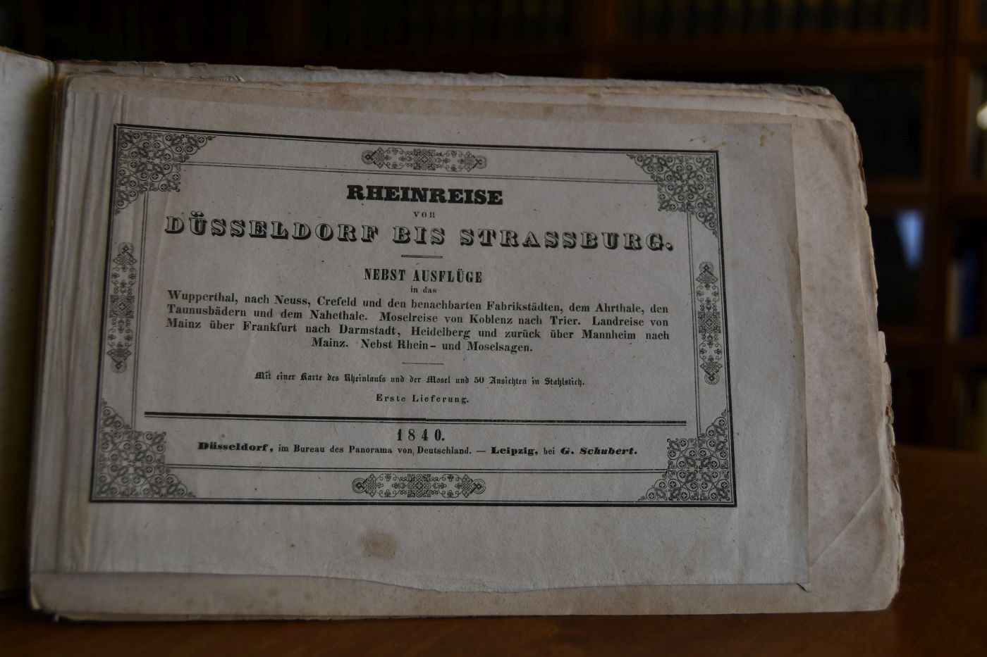 Rheinreise von Düsseldorf bis Strassburg. Nebst Ausflüge in das Wupperthal, nach Neuss, Crefeld und den benachbarten Fabrikstädten, dem Ahrthale, den Taunusbädern und dem Nahethale, Moselreise von Koblenz nach Trier, Landreise von Mainz über Frankfurt nach Darmstadt, Heidelberg und zurück über Mannheim nach Mainz. Nebst Rhein- und Moselsagen. Pappdeckel mit 7 Lieferungen des Werkes.