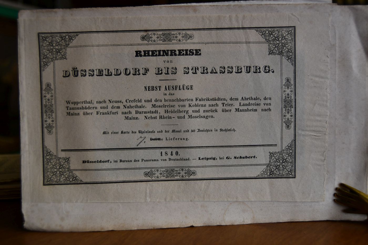 Rheinreise von Düsseldorf bis Strassburg. Nebst Ausflüge in das Wupperthal, nach Neuss, Crefeld und den benachbarten Fabrikstädten, dem Ahrthale, den Taunusbädern und dem Nahethale, Moselreise von Koblenz nach Trier, Landreise von Mainz über Frankfurt nach Darmstadt, Heidelberg und zurück über Mannheim nach Mainz. Nebst Rhein- und Moselsagen. Pappdeckel mit 7 Lieferungen des Werkes.