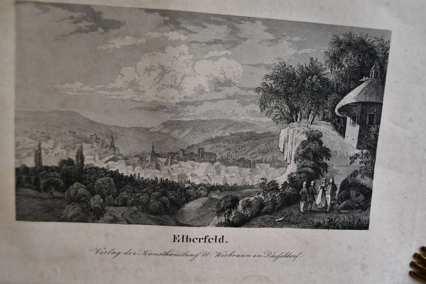 Rheinreise von Düsseldorf bis Strassburg. Nebst Ausflüge in das Wupperthal, nach Neuss, Crefeld und den benachbarten Fabrikstädten, dem Ahrthale, den Taunusbädern und dem Nahethale, Moselreise von Koblenz nach Trier, Landreise von Mainz über Frankfurt nach Darmstadt, Heidelberg und zurück über Mannheim nach Mainz. Nebst Rhein- und Moselsagen. Pappdeckel mit 7 Lieferungen des Werkes.