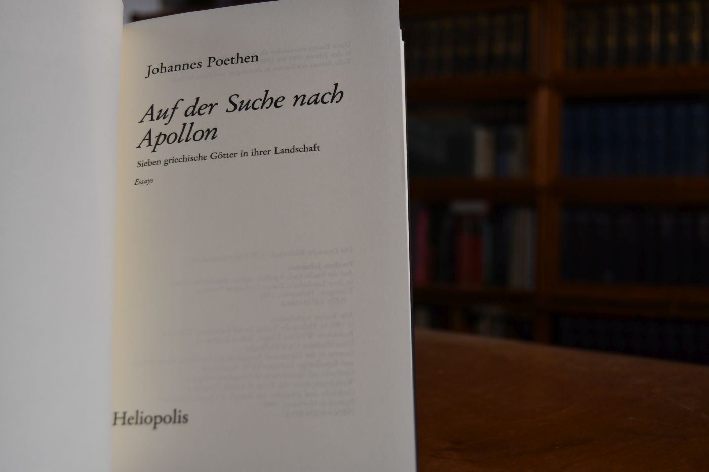 Auf der Suche nach Apollon. Sieben griechische Götter in ihrer Landschaft. Essays.