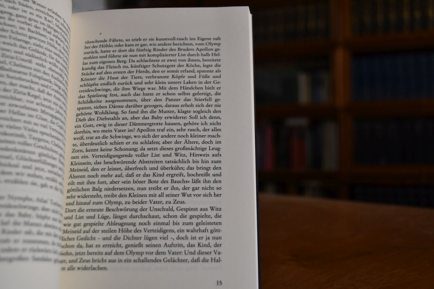 Auf der Suche nach Apollon. Sieben griechische Götter in ihrer Landschaft. Essays.