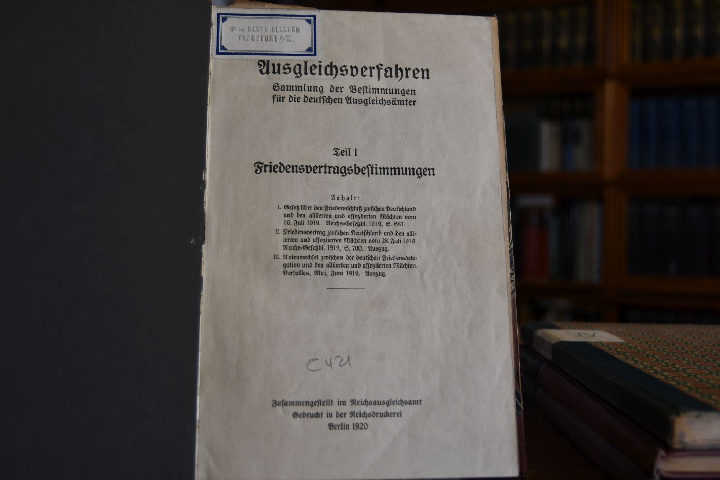 Ausgleichsverfahren. Sammlung der Bestimmungen für die deutschen Ausgleichsämter. Teile I-IV in 4 Bdn. Friedensbestimmungen, Ausführung des Friedensvertrags (Deutschland), Ausführung des Friedensvertrages (Gegnerstaaten), Ausführung des Friedensvertrages (Deutschland), Ergänzung zu Teil II.