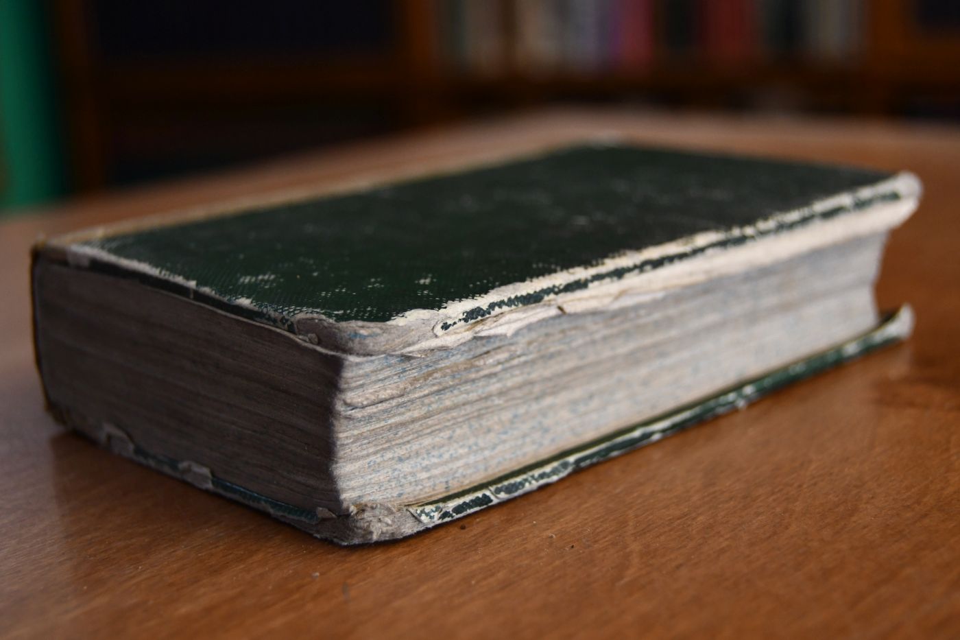 Onkel Tom`s Hütte oder Sclaverei im Lande der Freiheit. 4 Bände in einem Band. Beigebunden Thomas Clarkson, Onkel Tom in England, Fortsetzung von Onkel Tom`s Hütte, 2 Teile in einem Band 2. Auflage, Leipzig, Wigand, 1853, 110, 115 S.