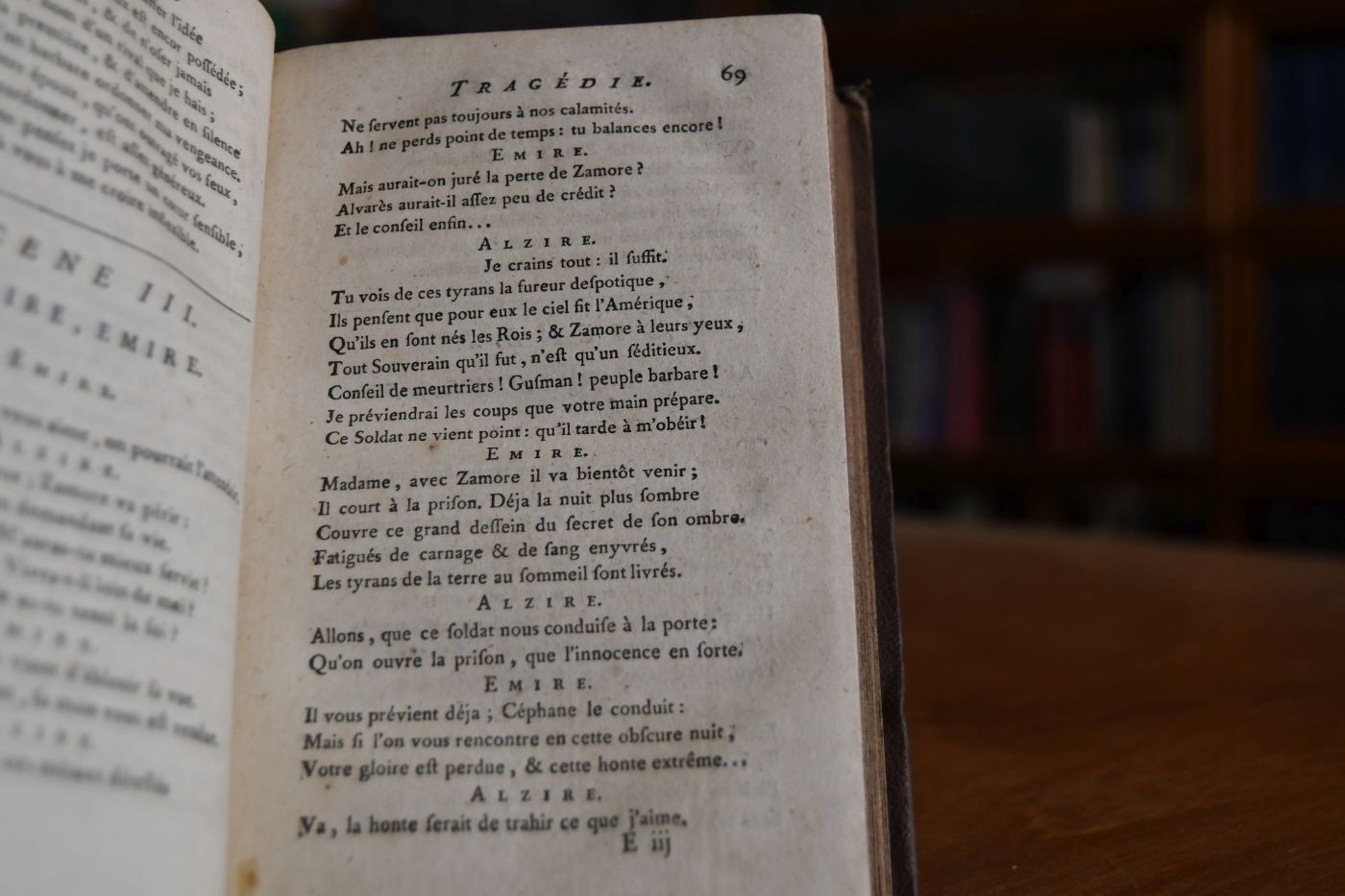Theatre complet de Monsieur de Voltaire. Tome deuxieme. Contenant Alzire ou Les Americains, Merope, Le Fanatisme, ou Mahomet le Prophete, Semiramis, Oreste, avec toutes les Pieces relatives a ces Drames.