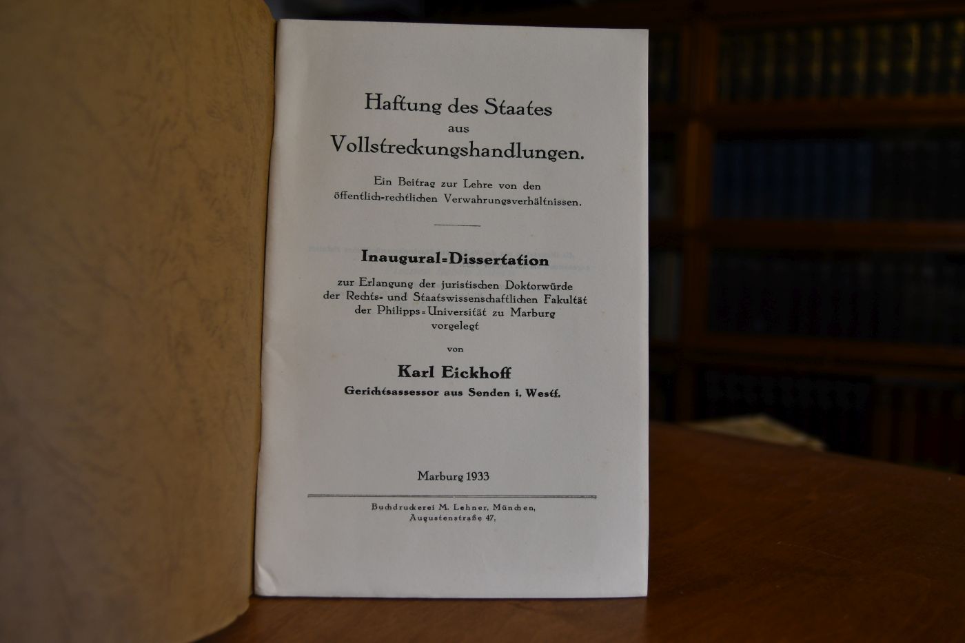 Haftung des Staates aus Vollstreckungshandlungen. Ein Beitrag zur Lehre von den öffentlich-rechtlichen Verwahrungsverhältnissen.