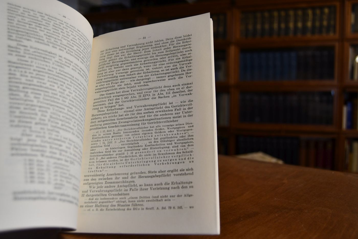 Haftung des Staates aus Vollstreckungshandlungen. Ein Beitrag zur Lehre von den öffentlich-rechtlichen Verwahrungsverhältnissen.