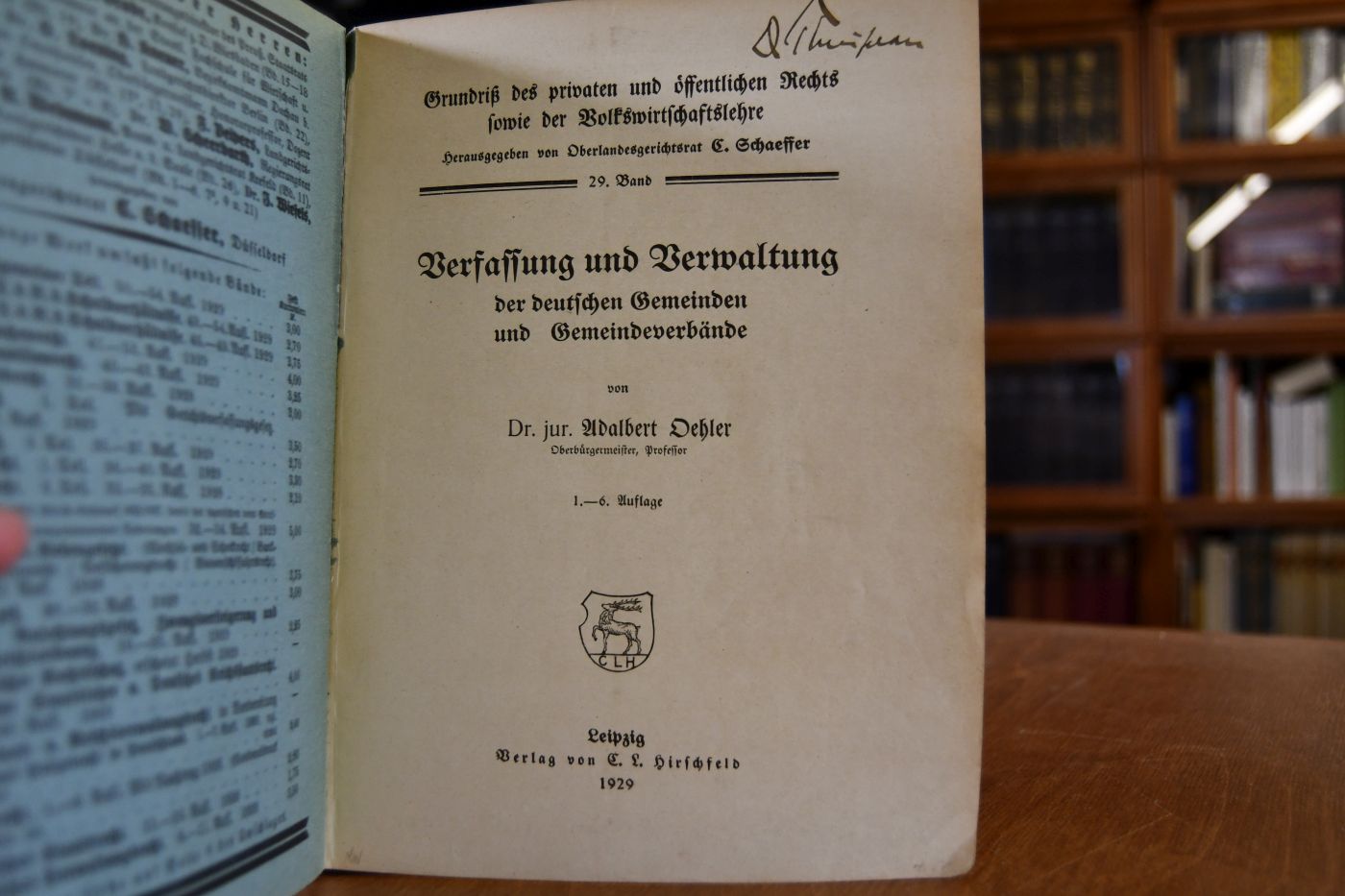 Verfassung und Verwaltung der deutschen Gemeinden und Gemeindeverbände.