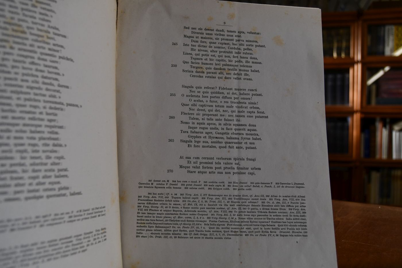 Sollemnia anniversaria conditae universitatis et munus auspicantis novi rectoris una cum certaminibus litterariis die XIV ante kalendas decembres rite obeunda indicit Rector et Senatus Universitatis Bernensis insunt Theodulfi episcopi Aurelianensis de judicibus versus ab Hermanno Hageno recogniti.