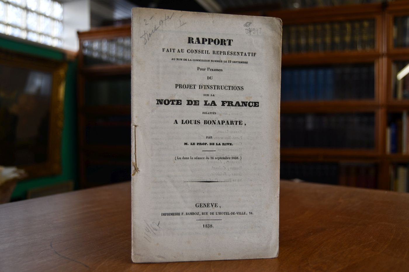 Rapport fait au conseil représentatif au nom de la commission nommée le 19 septembre pour l`examen du projet d`instructions sur la note de la France relative a Louis Bonaparte.