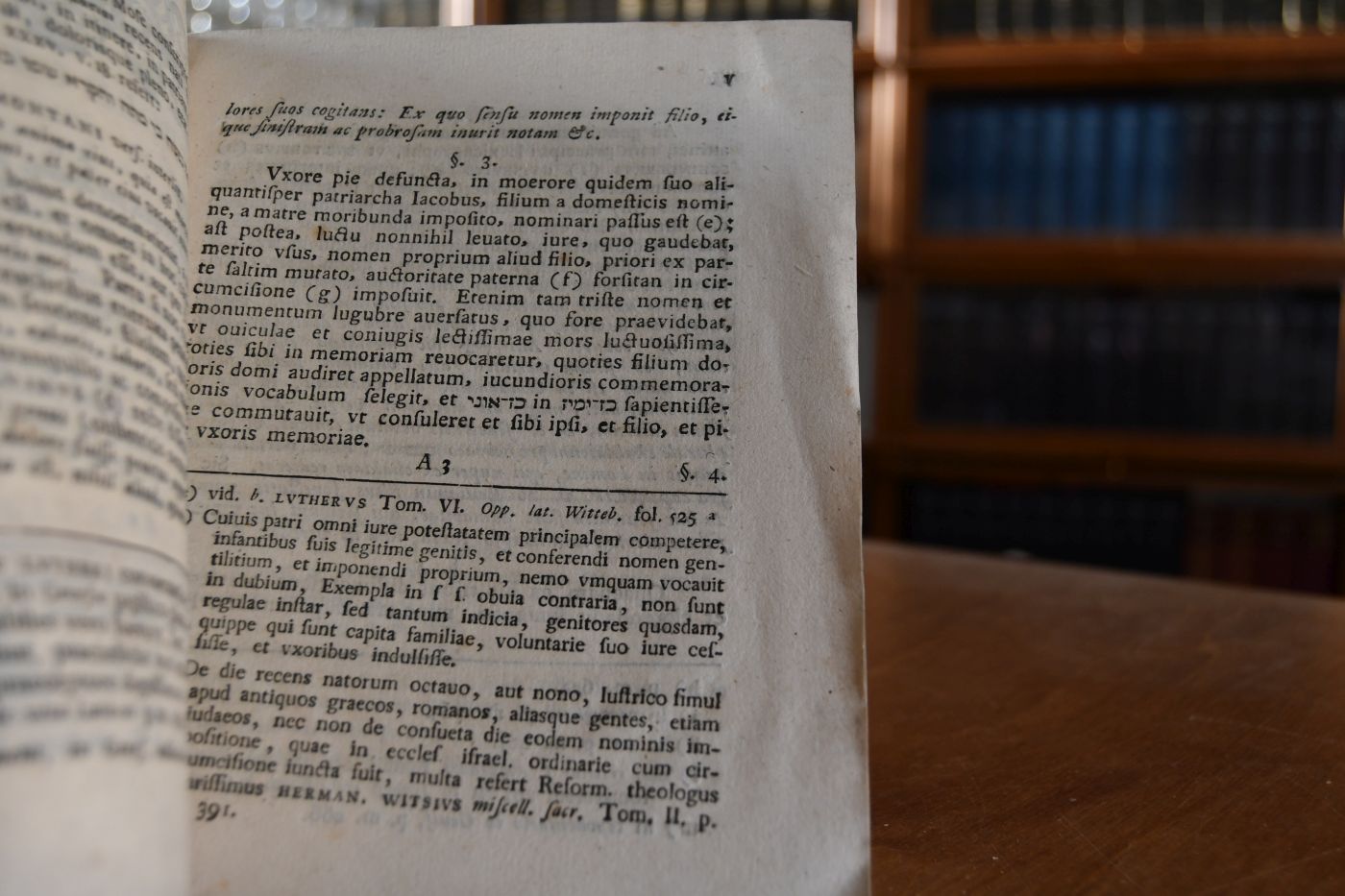Dissertatio epistolica qua viro iuveni Gotthold Camerario filio suo dilectissimo summos in utroque iure honores et privilegia doctoralia in Academia Ienensi rite capessenti affectum publice demonstrat paternum alluendo ad metnomamiam patriarchalem Genes. XXXV. v. 18. quem s.s. locum simul illustrat M. Ephraim Gotthold Camerarius Pastor ecclesiae Ringlebiensis.