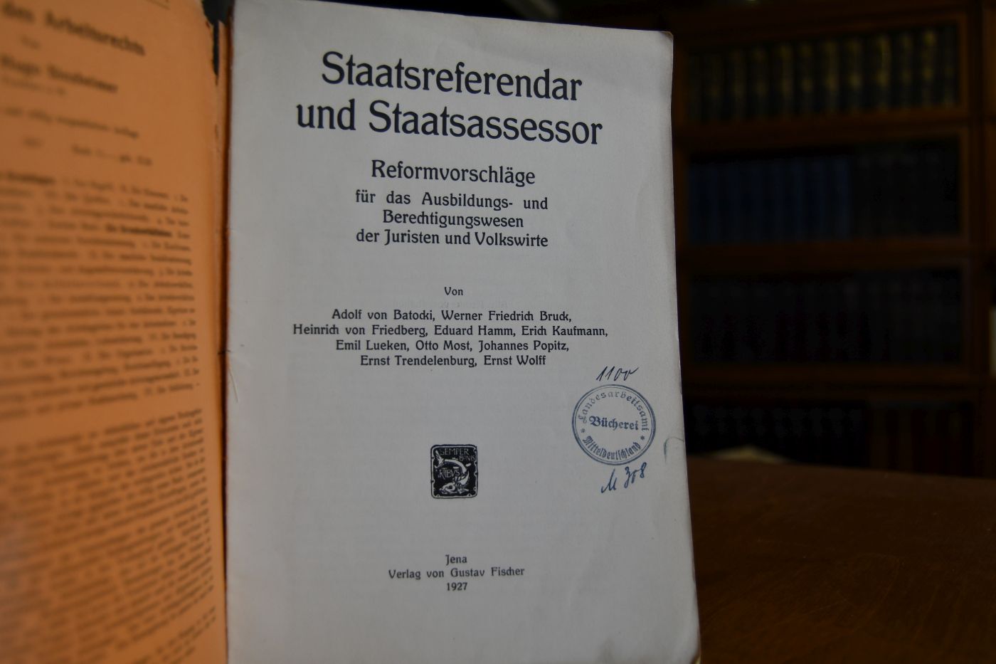Staatsreferendar und Staatsassessor. Reformvorschläge für das Ausbildungs- und Berechtigungswesen der Juristen und Volkswirte.