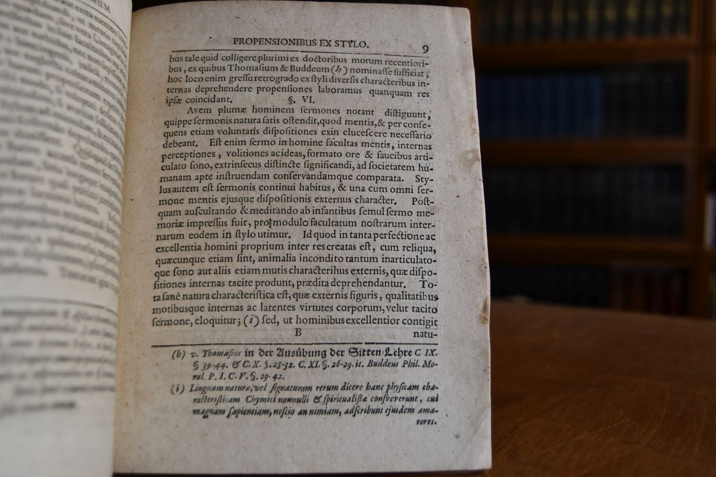 De conjectandis hominum propensionibus ex stylo.