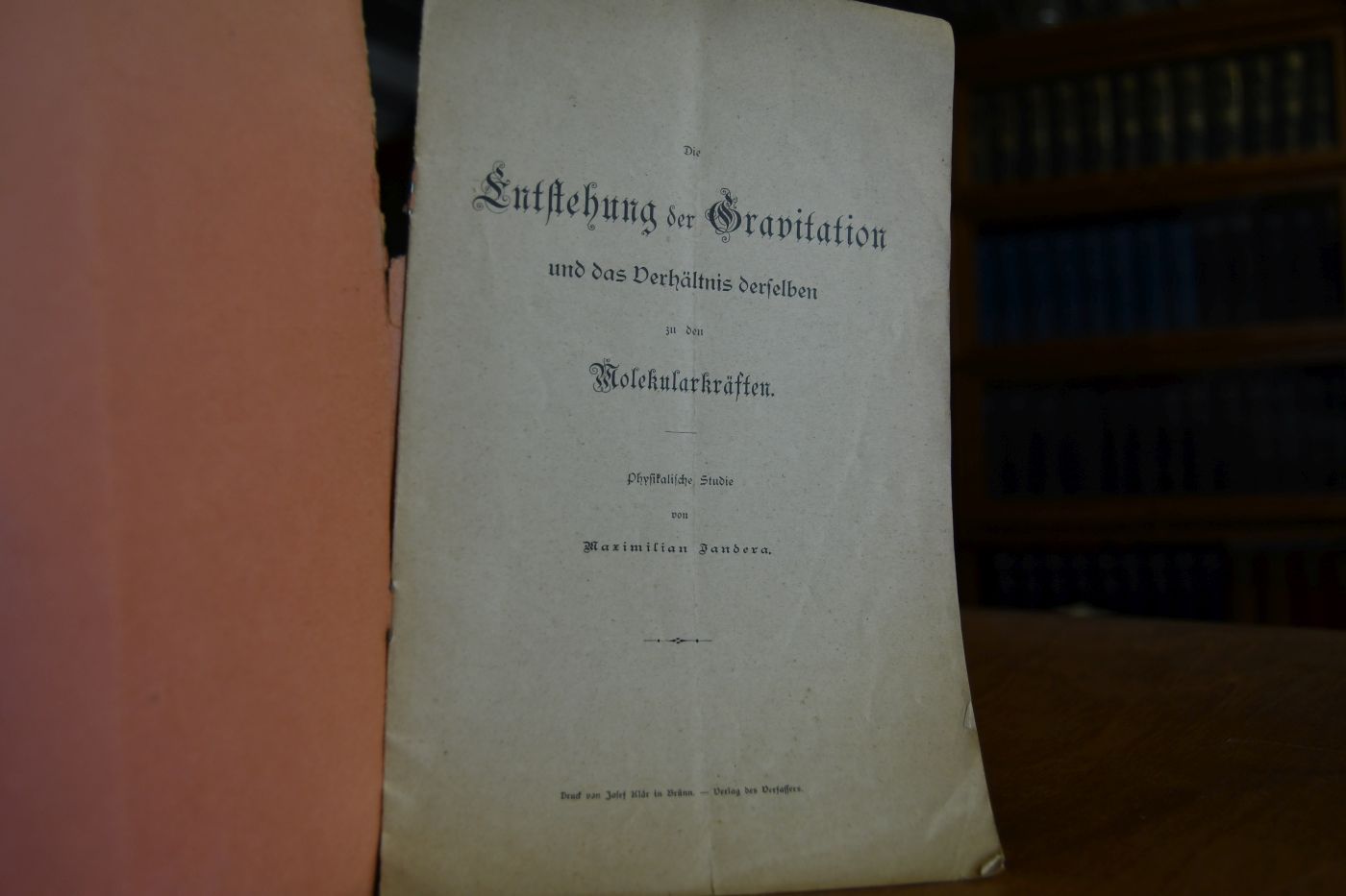 Die Entstehung der Gravitation und das Verhältnis derselben zu den Molekularkräften. Physikalische Studie.