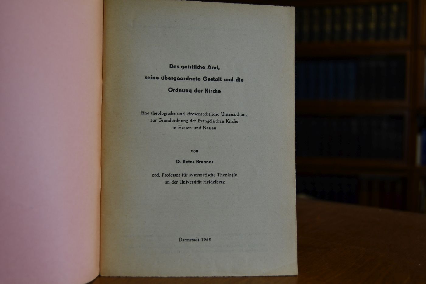 Das geistliche Amt, seine übergeordnete Gestalt und die Ordnung der Kirche. Eine theologische und kirchenrechtliche Untersuchung zur Grundordnung der Evangelischen Kirche in Hessen und Nassau.