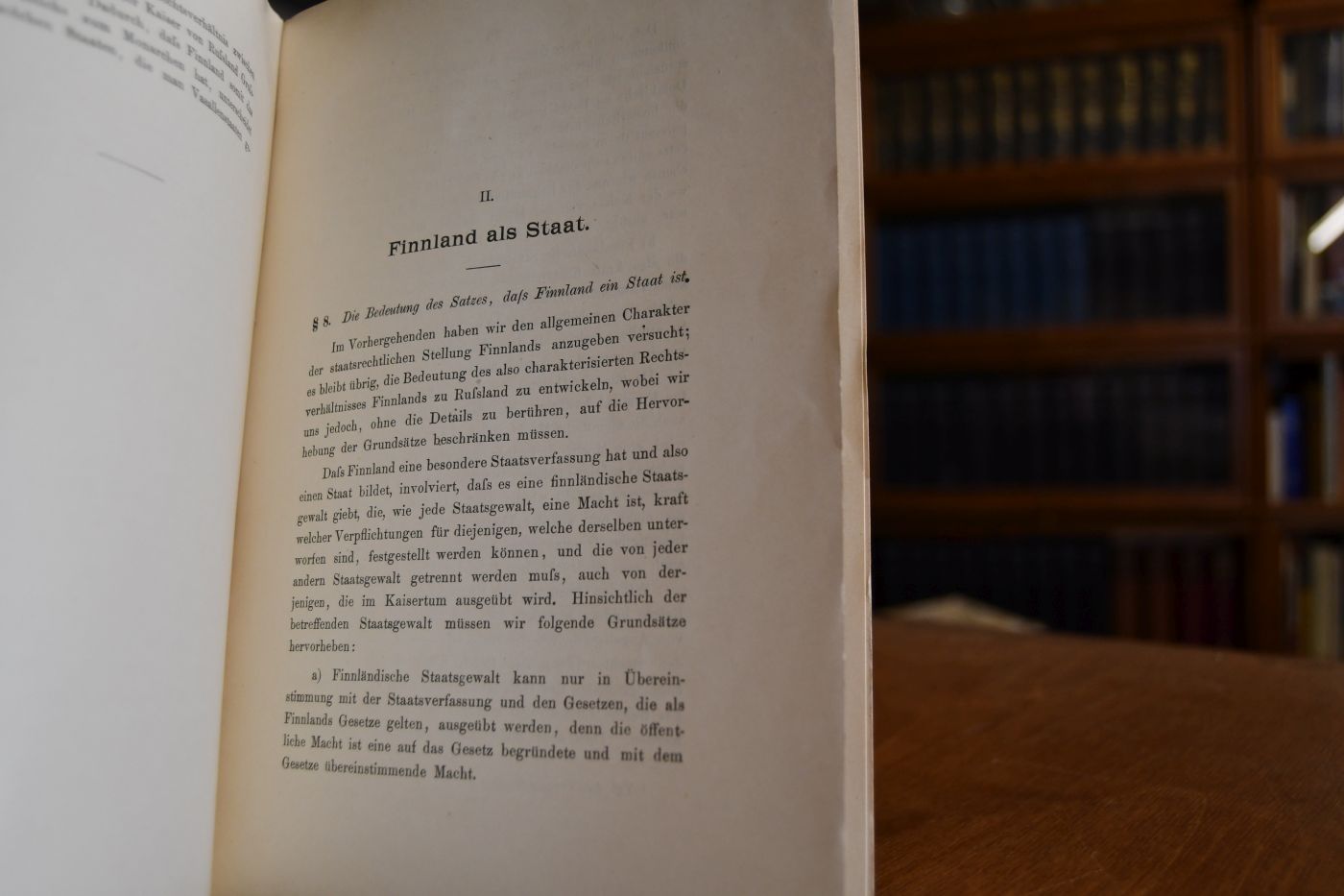 Ein Beitrag zur Beurteilung der staatsrechtlichen Stellung des Großfürstentums Finnland. Die wichtigsten Ergebnisse der Schrift von R. Hermanson "Finlands statsrättsliga ställning".
