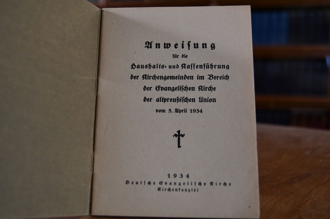 Anweisung für die Haushalts- und Kassenführung der Kirchengemeinden im Bereich der Evangelischen Kirche der altpreußischen Union vom 5. April 1934.