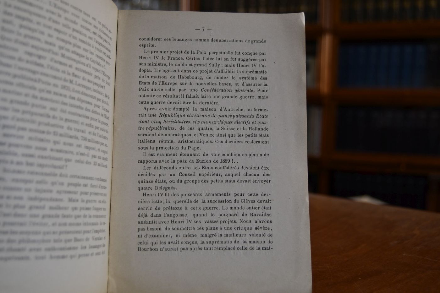 De la paix perpetuelle (Decembre 1875). Dissertation sur le droit historique, ou histoire du droit.