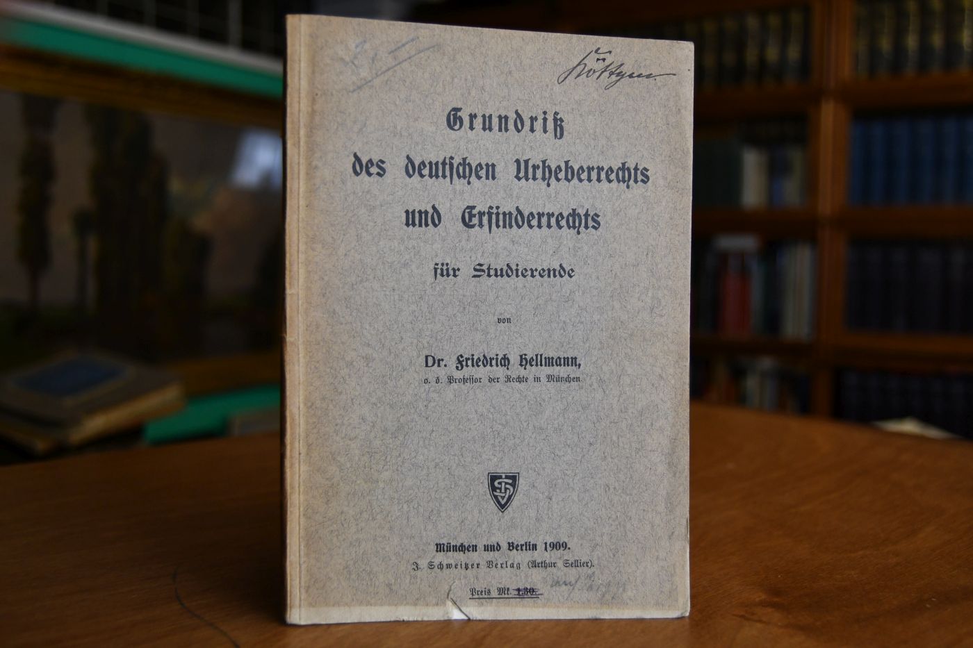 Grundriß des deutschen Urheberrechts und Erfinderrechts für Studierende.