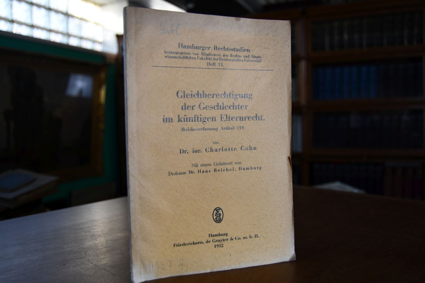 Gleichberechtigung der Geschlechter im künftigen Elternrecht (Reichsverfassung Artikel 119).