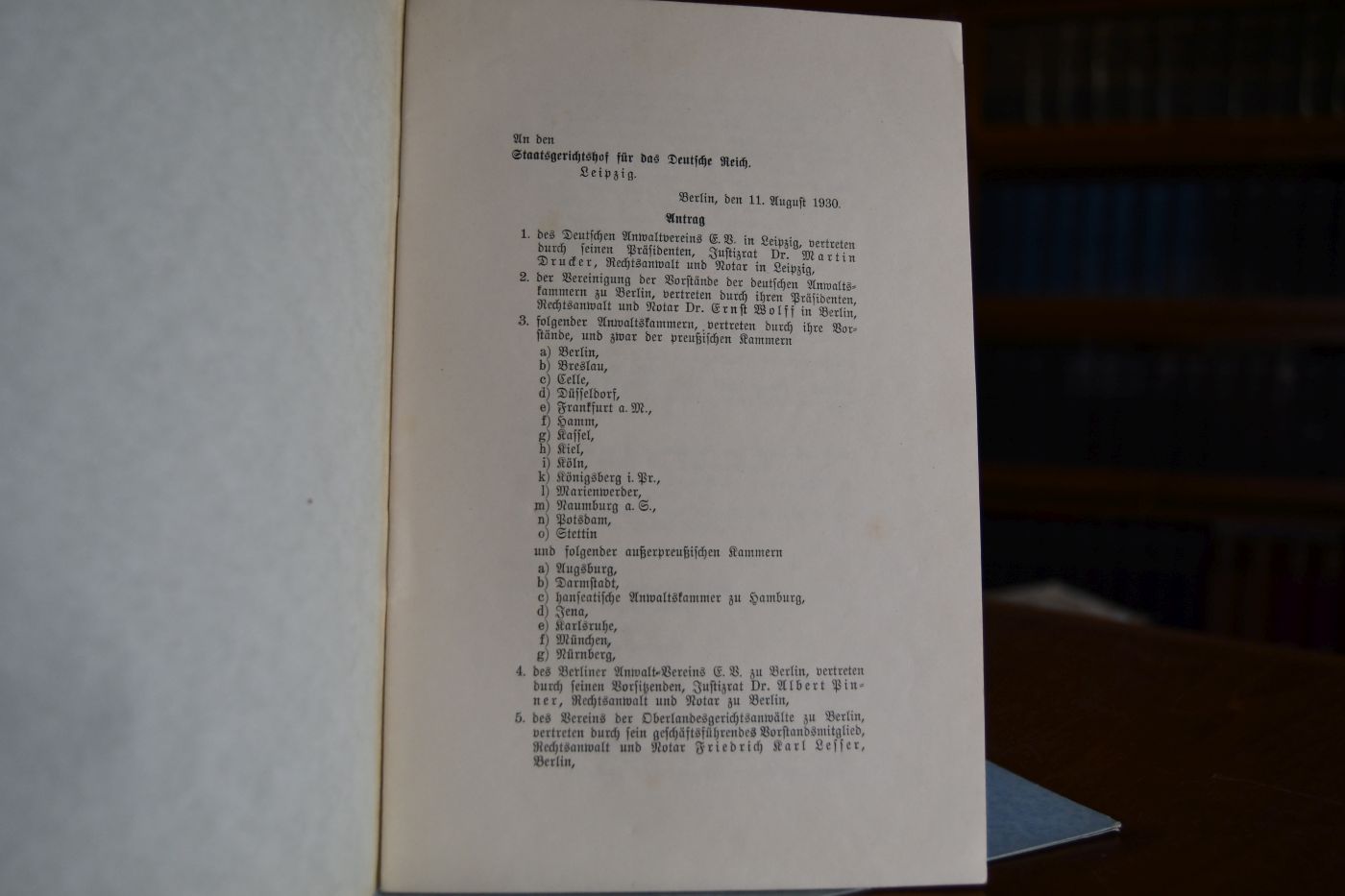 Klage in der Verfassungsstreitsache betr. das preuß. Gewerbesteuergesetz vom 17. April 1930. Beiliegend Replik in der Verfassungsstreitsache betr. das preuß. Gewerbesteuergesetz vom 17. April 1930, 5 S., Berlin, o.V., 1930.
